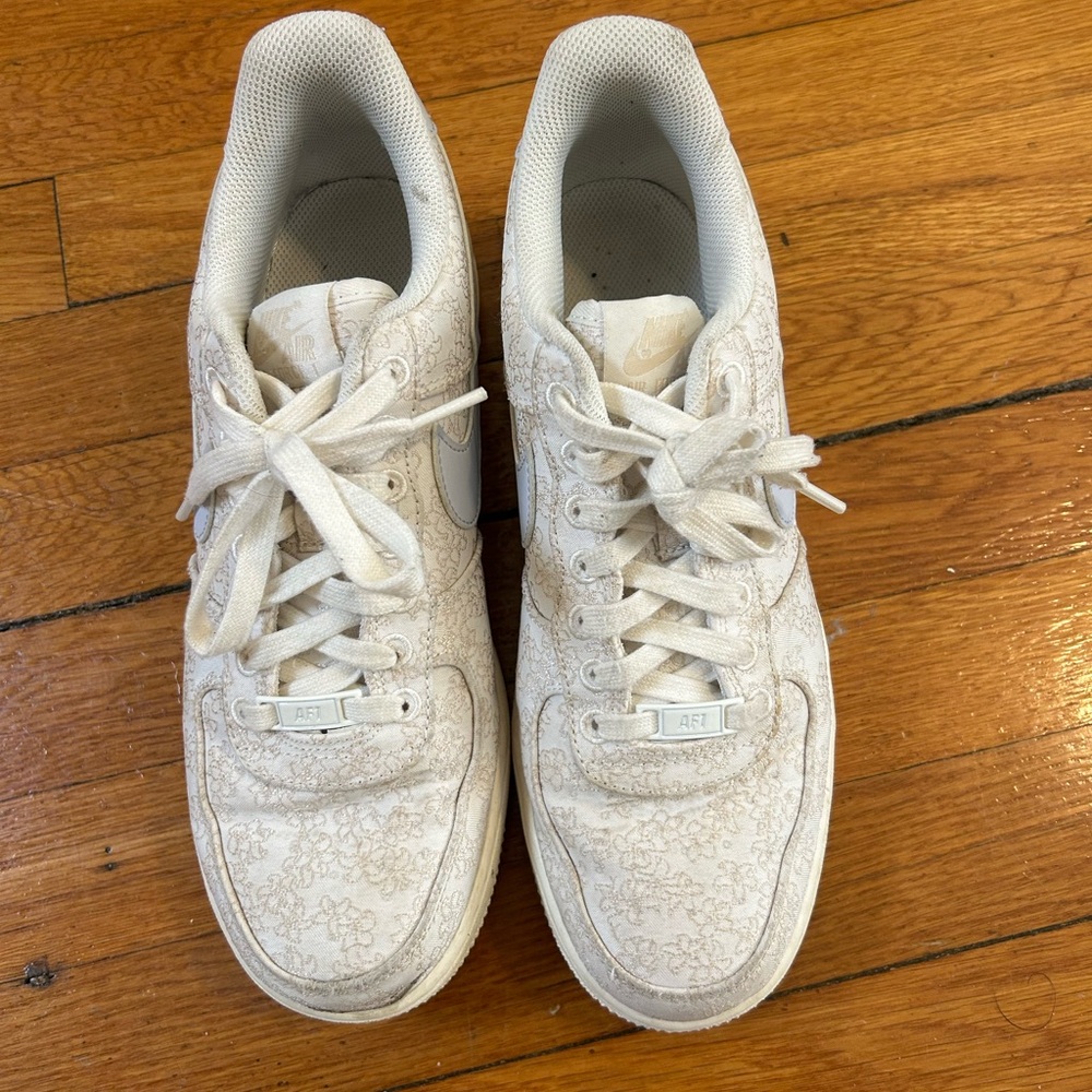 Nike Women’s White Floral Air Force 1 Size 9.5
